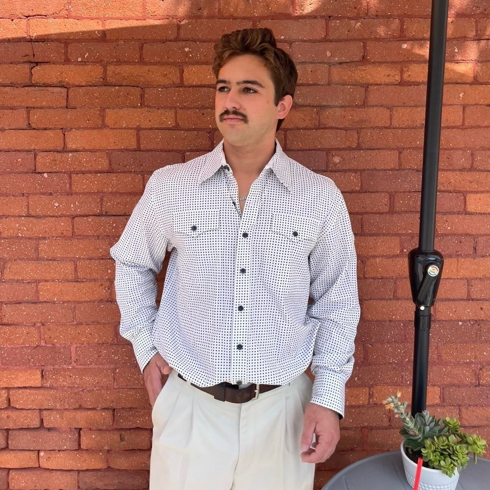Men’s White and black button-up shirt with a western vibe sz L